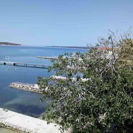 Apartment Petar - 6m From The Sea Barbat na Rabu