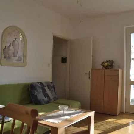 Apartment Petar - 6m From The Sea Barbat na Rabu