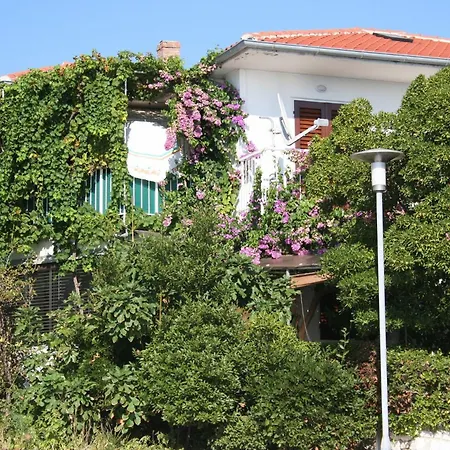 Apartment Petar - 6m From The Sea Barbat na Rabu
